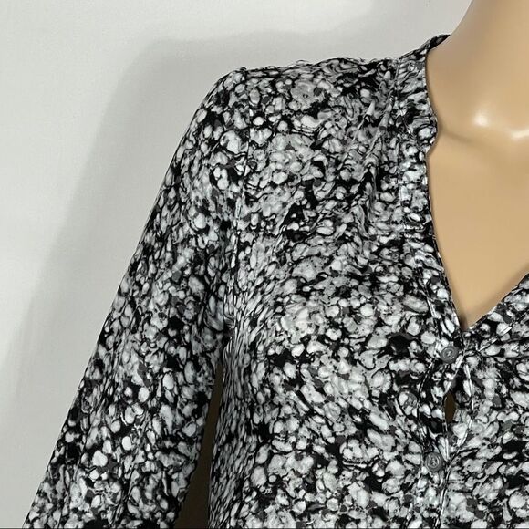 Daisy Fuentes Long Sleeve Black and White Blouse - Picture 4 of 12